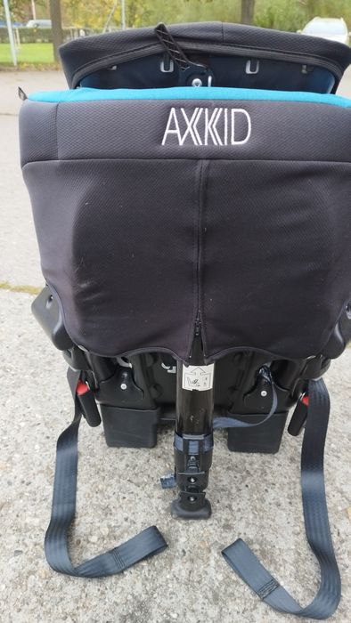 Szwedzki fotelik samochodowy AXKID Minikid