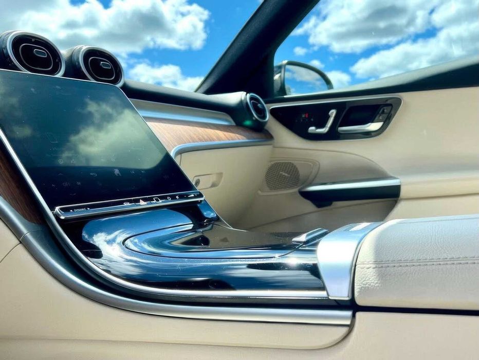 Mercedes-Benz C-Class      2022