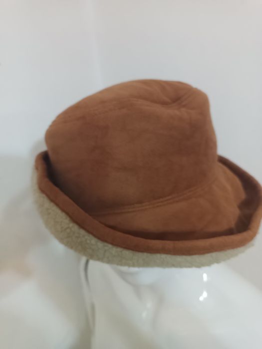 Ciepła Czapka Zimowa Bucket Hat – Styl Retro / Sherpa / Karmelowa
