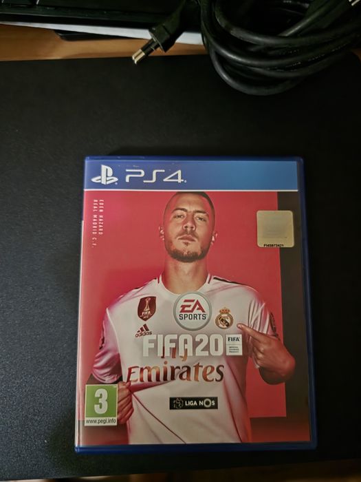 PS4 SLIM 500 GB.