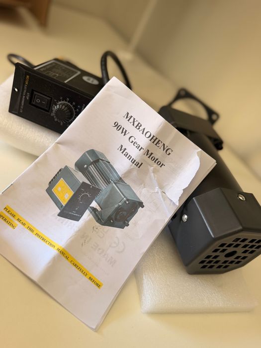 Motorredutor Elétrico AC 90W MXBAOHENG com Controlador de Velocidade (Novo)