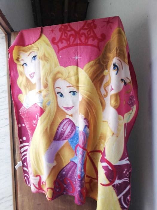 Manta das princesas Disney, em perfeito estado