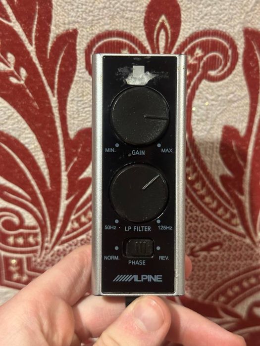 Сабвуфер Alpine SWE-815