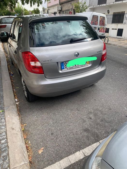 Vendo Skoda Fabia 5 J cinza prata  cilindrada 1200 cm3