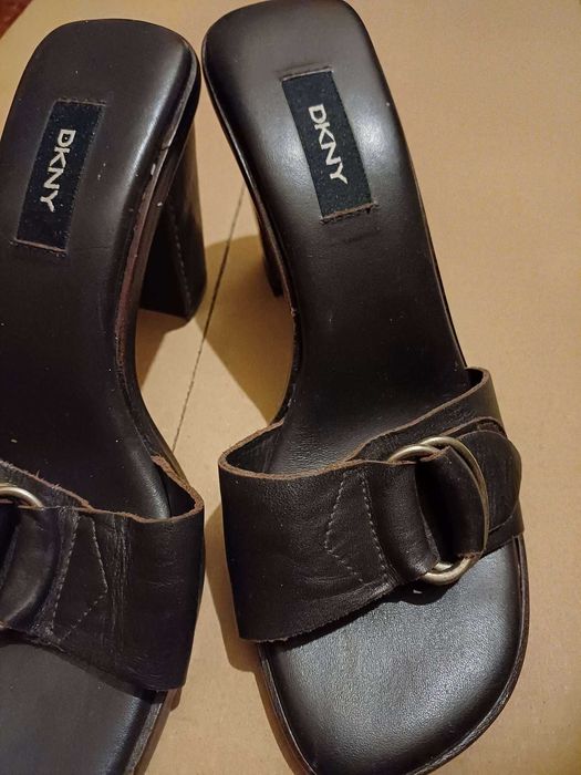 DKNY - Jak Nowe, Super stan -  bardzo dobry. Skóra naturalna. Roz.35