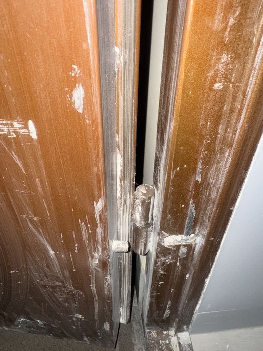 Вхідні двері від забудовника