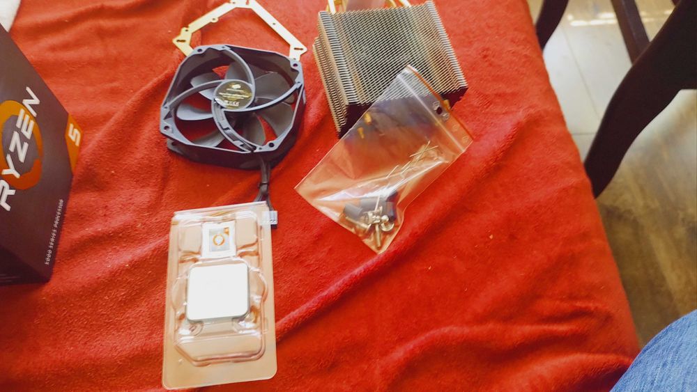 sprzedam procesor Ryzen 1600 AF + BOX chłodzenie