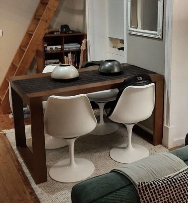 Mesa de jantar em muito bom estado