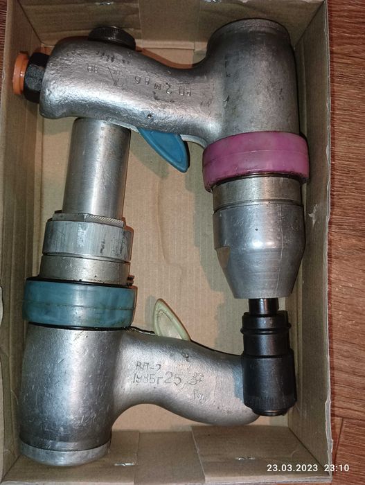 Пневмогайковерт.