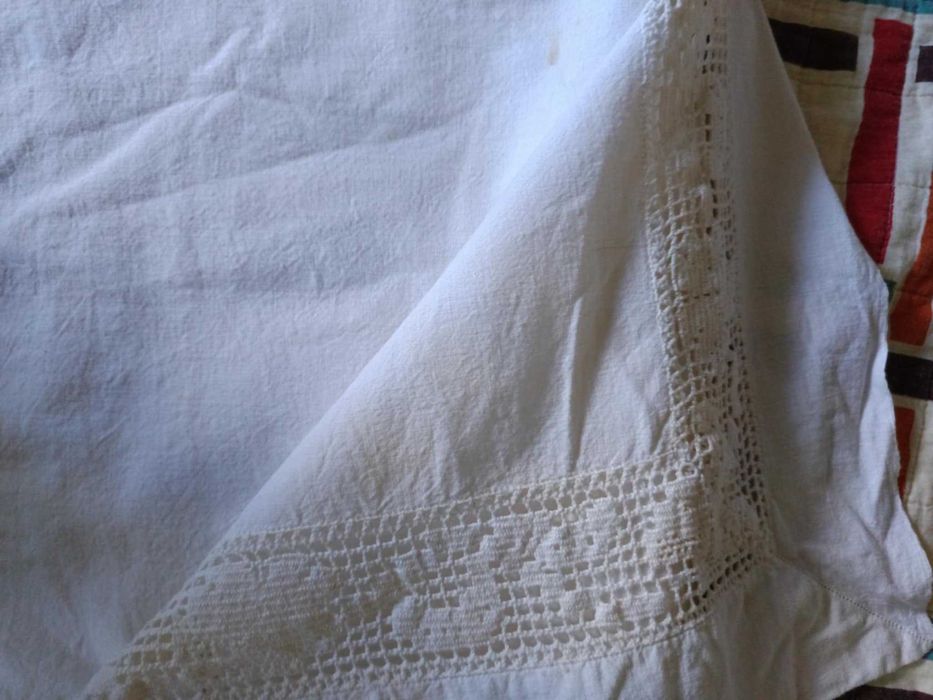 Lençol em linho antigo, crochet e bordado (2,22m - 1,78m)