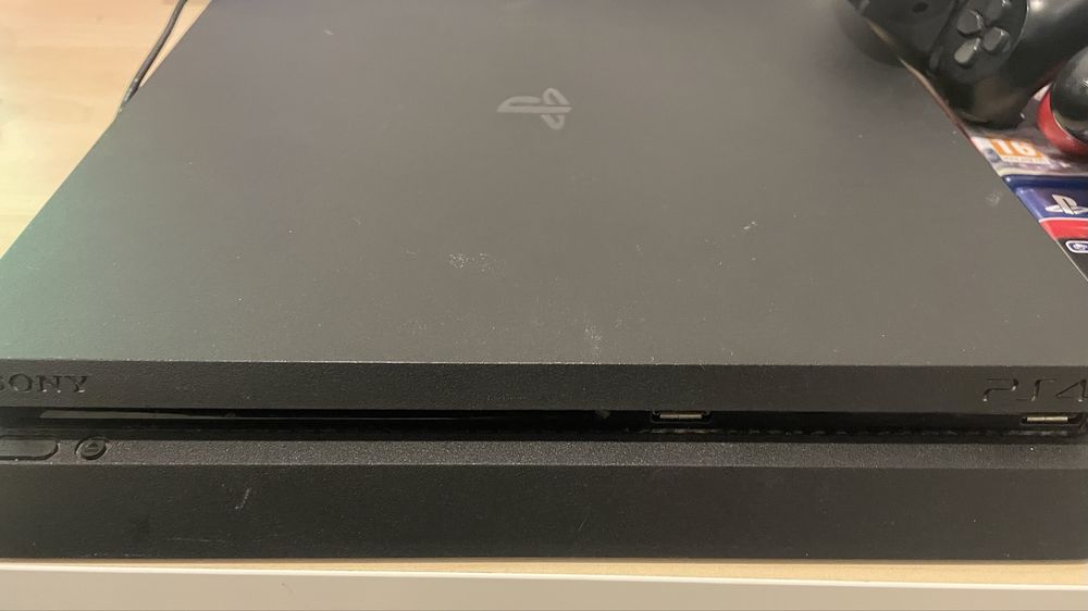 PS 4 slim 500 MB usada