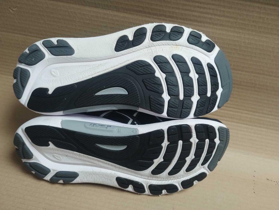buty sportowe do biegania 44,5 Asics Kayano 31