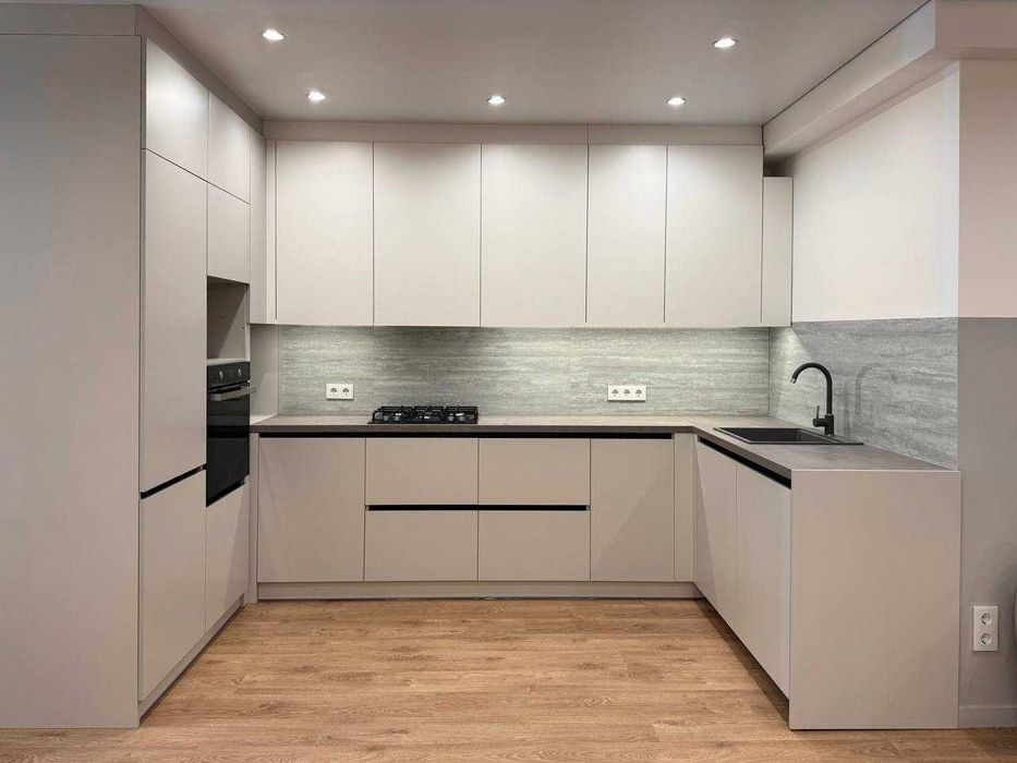 2-кімнатна квартира з власною терасою/Рівне/Щасливе/73м/112000$