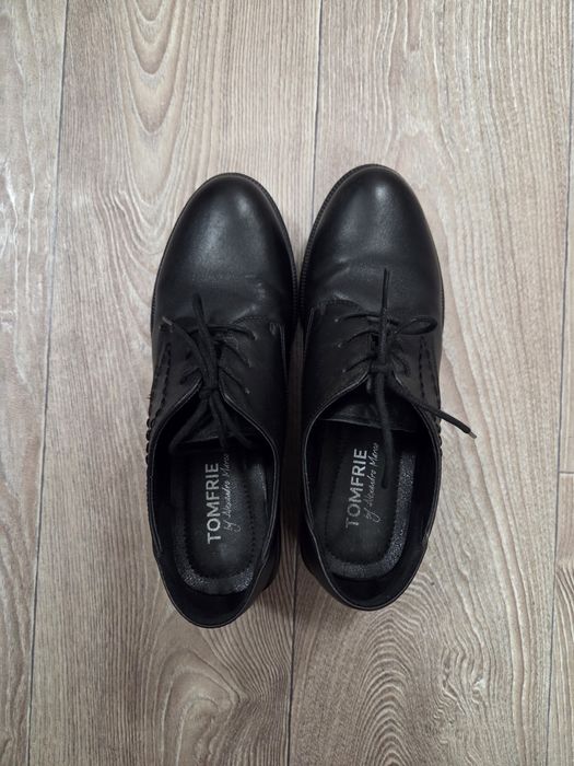 Шкіряні туфлі, глибокі туфлі