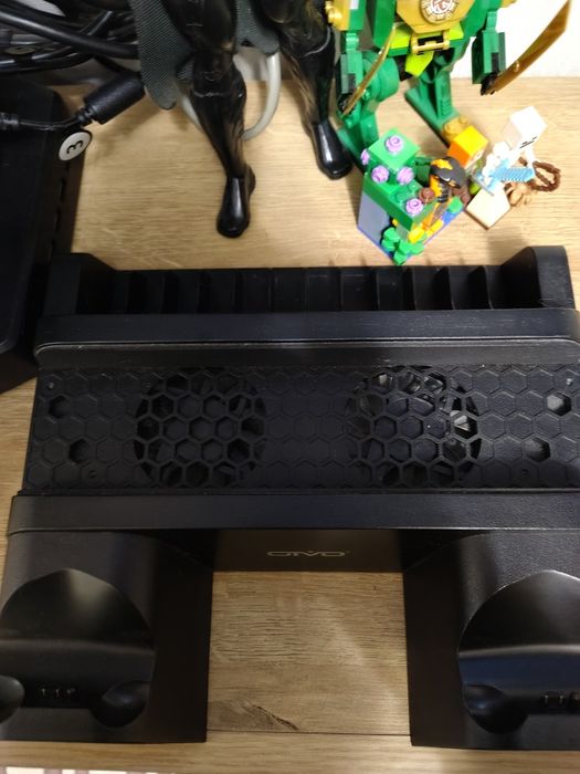 Зарядна док-станція PS Playstation 4 PRO вентиляторами зарядкою