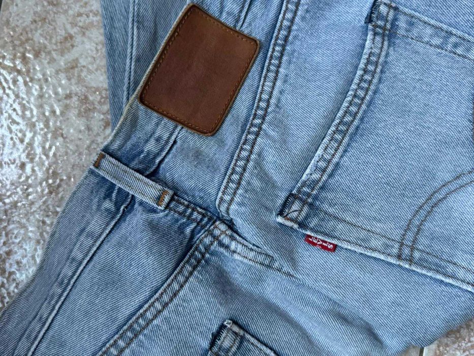 Calças Levis usadas