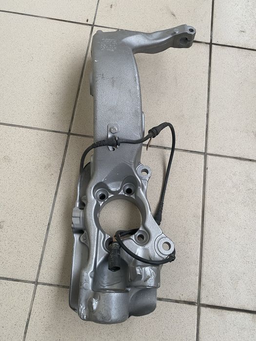 Поворотний кулак (правий) алюміневий ауді а8д2