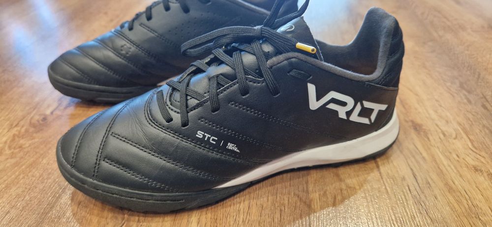 Buty piłkarskie stan idealny.