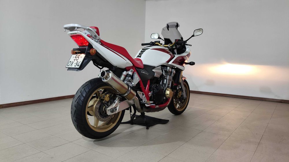 Honda CB 1300SA (Red Frame)