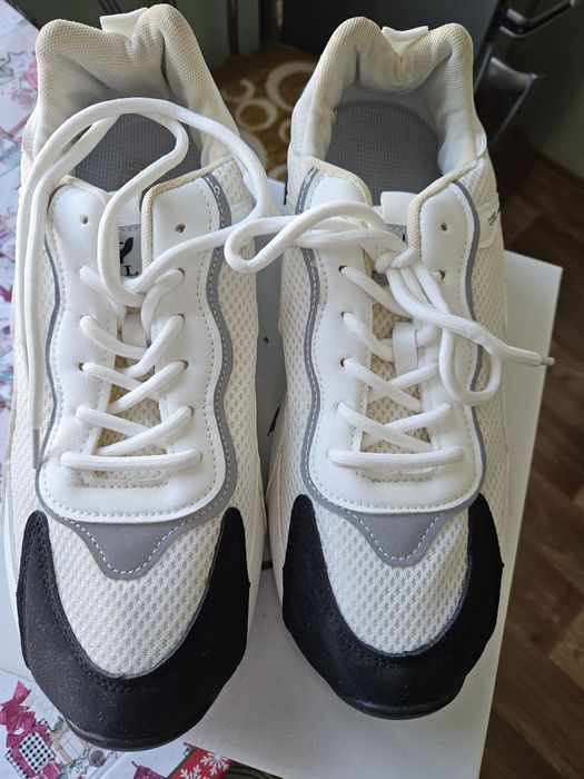 Кросівки чоловічі