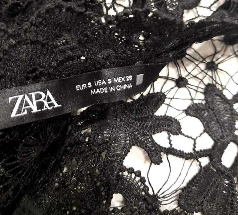 Платье кружевное; юбка плиссе; 
ZARA