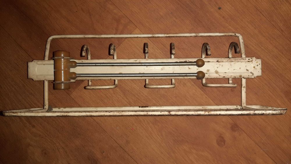 Металлическая советская вешалка, полка-держатель для полотенец, СССР