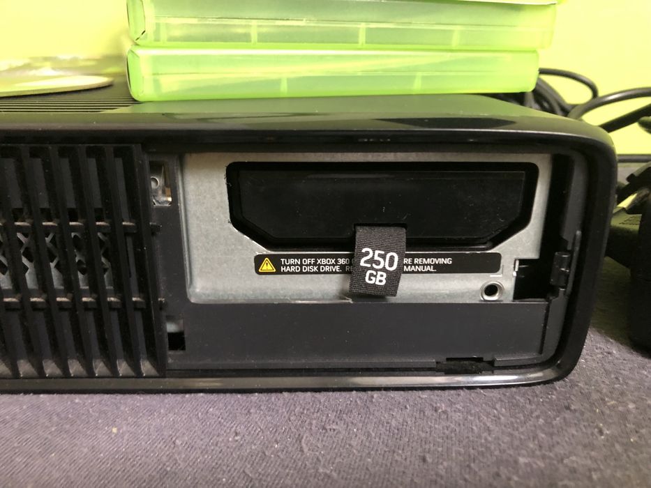 Konsola Xbox360 s 250 gb pad gry kinect