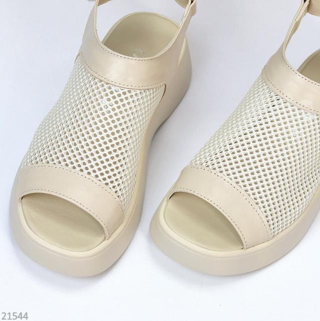 Продам сандалі беж 36