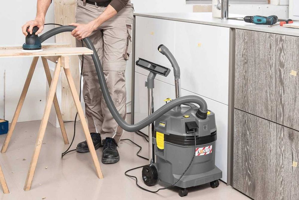 Odkurzacz Professional Karcher NT 22/1 z Gniazdem na 230V sucho-mokro