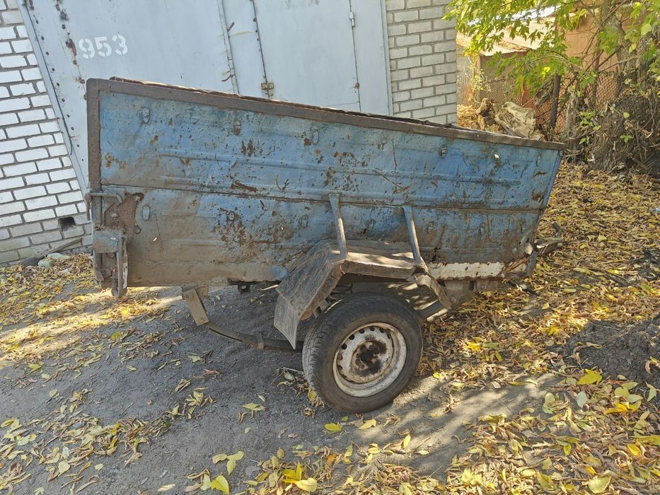 Заводской прицеп легковой