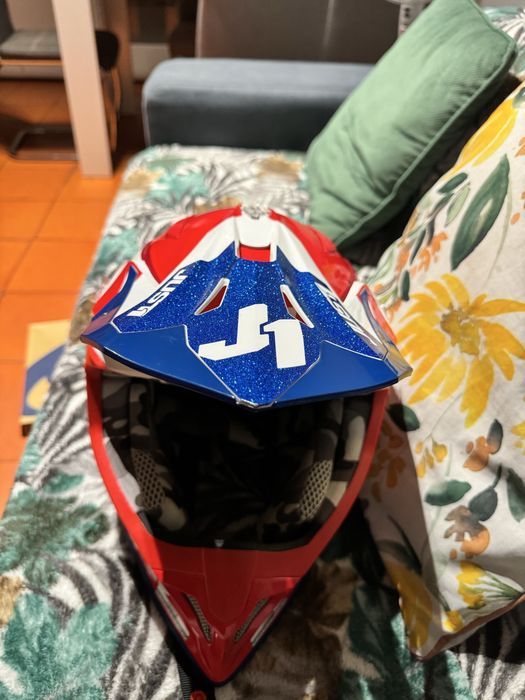 Capacete just one 1 J28 whithe red and blue tamanho M