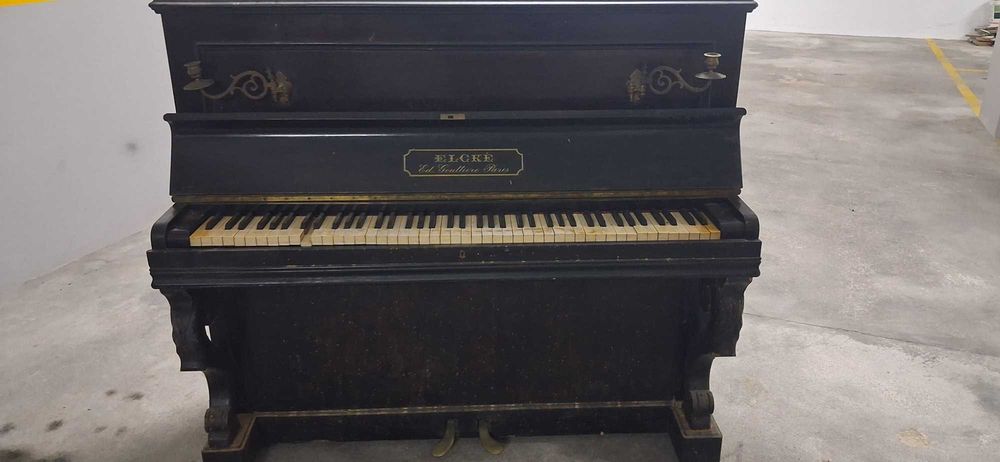Piano vertical para restauro ou peças