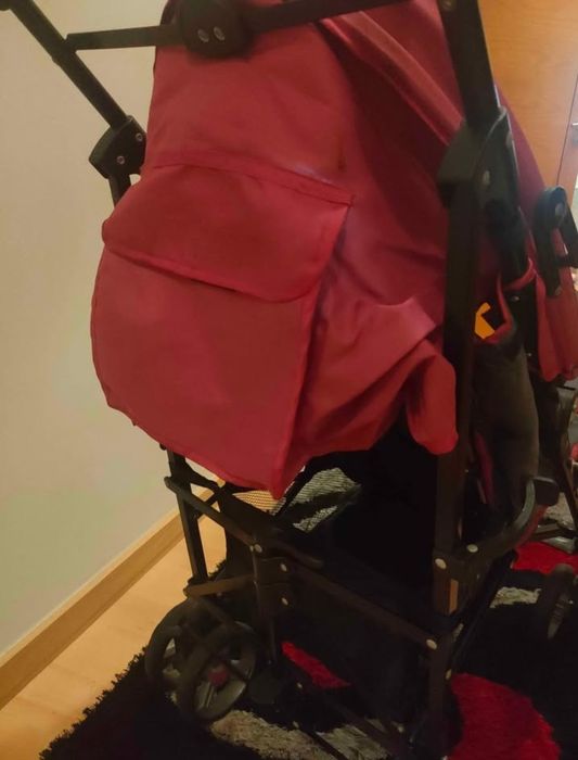 Carrinho de passeio inclinável e muito prático