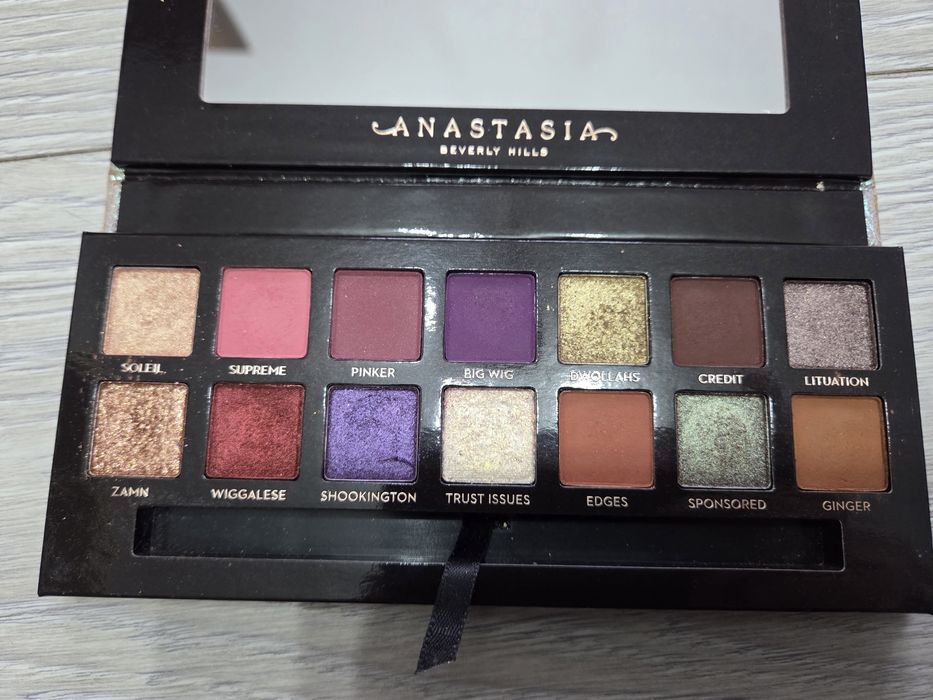 Paleta cieni ABH Ja