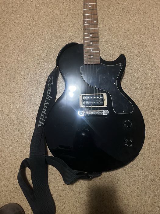 Електрогітара Epiphone Les Paul Junior і комбопідсилювач