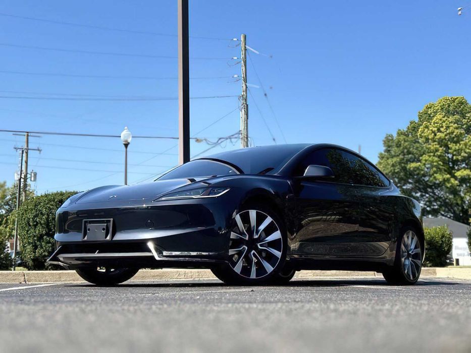 Tesla Model 3      2025