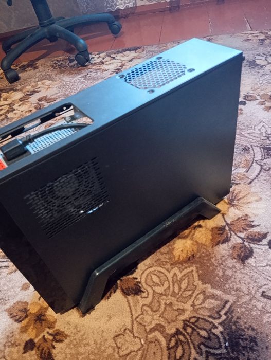 Корпус і блок живлення ПК