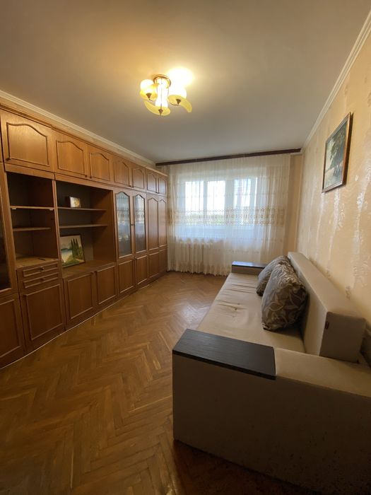 Продам 3 кімнатну квартиру( початок пр-т Миру )
