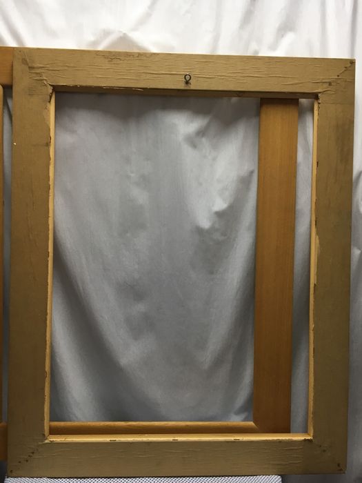 Molduras em madeira em bom estado