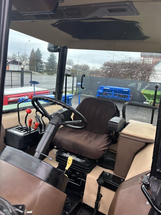 Трактор John Deere 2850 з фронтальним погрущиком