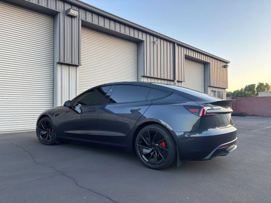 Tesla Model 3 Performance      2025