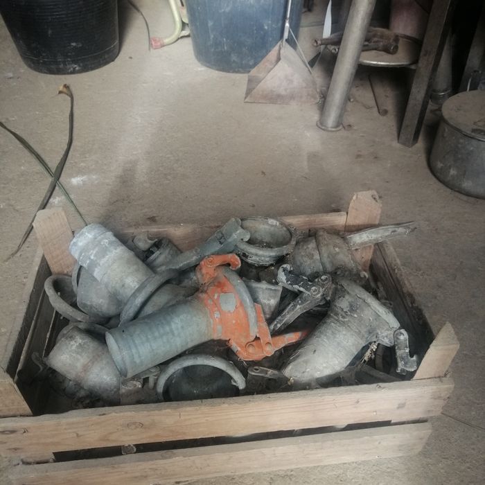 Vendo este caixote de bocas de rega