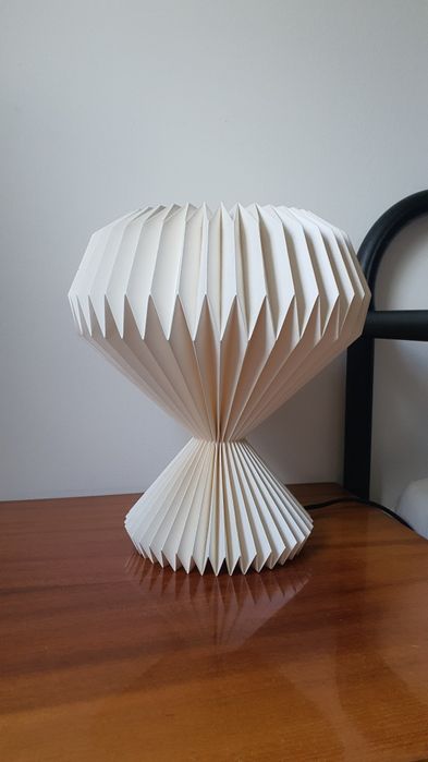 Lampa stołowa Jotex papierowa