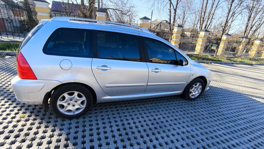 Автомобіль Peugeot