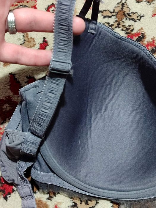 Бюстгальтер жіночий