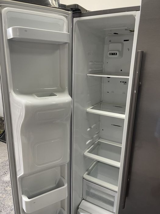 Холодильник Samsung RSA1UHMG