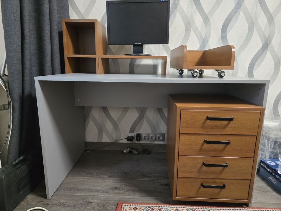 Продам офісний стіл.