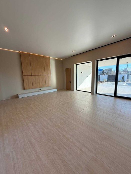 Новый 1-но этажный дом в Совиньоне, участок 10,66 соток, 185 кв.м.