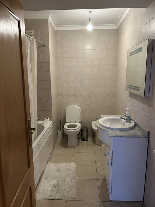 Arrenda-se quarto(s) no centro de Leiria com ar condicionado