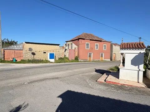 Casa de aldeia para recuperar com terreno 2200 m2 na envolvente